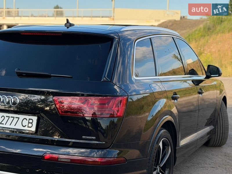 Внедорожник / Кроссовер Audi Q7 2017 в Киеве