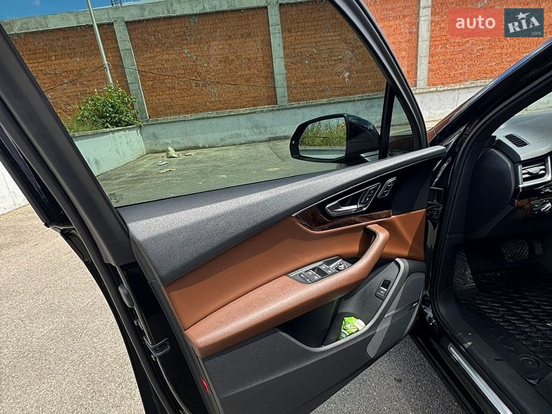 Внедорожник / Кроссовер Audi Q7 2016 в Мукачево