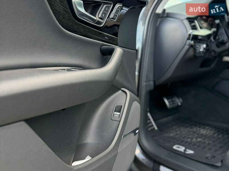 Позашляховик / Кросовер Audi Q7 2018 в Львові