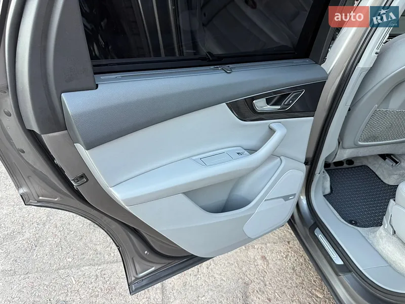 Audi Q7 2017 VIN WA1VAAF72JD011146 фото оголошення 48 з 118