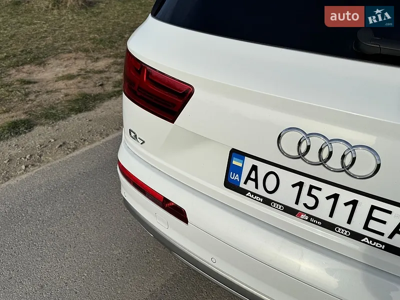 Audi Q7 2016 VIN WA1LAAF70HD024401 фото оголошення 6 з 56