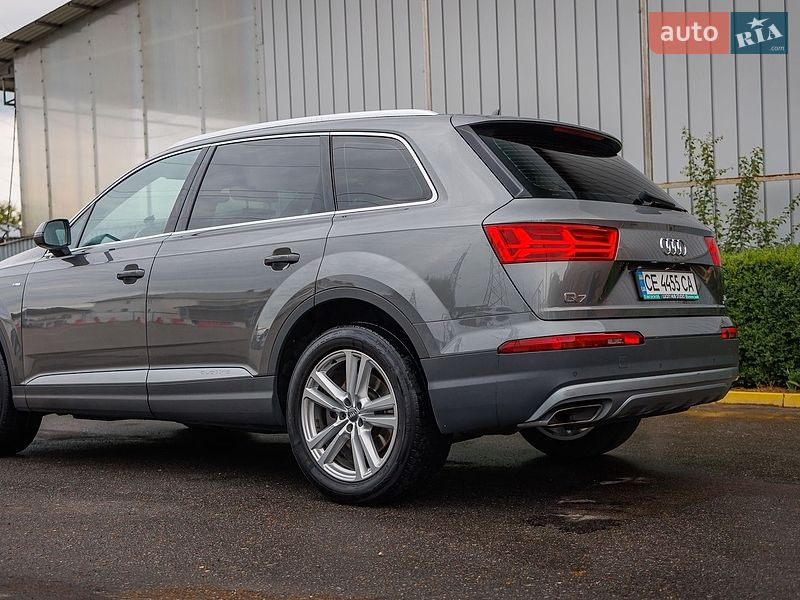 Позашляховик / Кросовер Audi Q7 2016 в Чернівцях