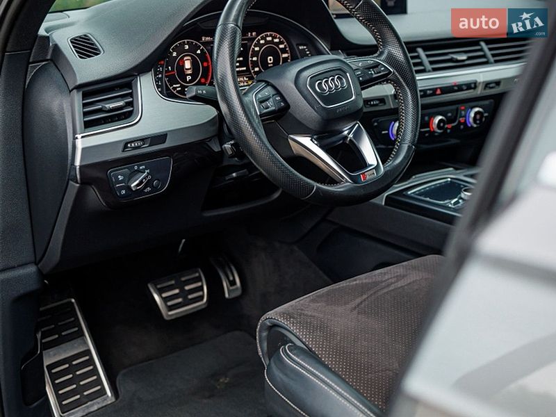 Позашляховик / Кросовер Audi Q7 2016 в Чернівцях