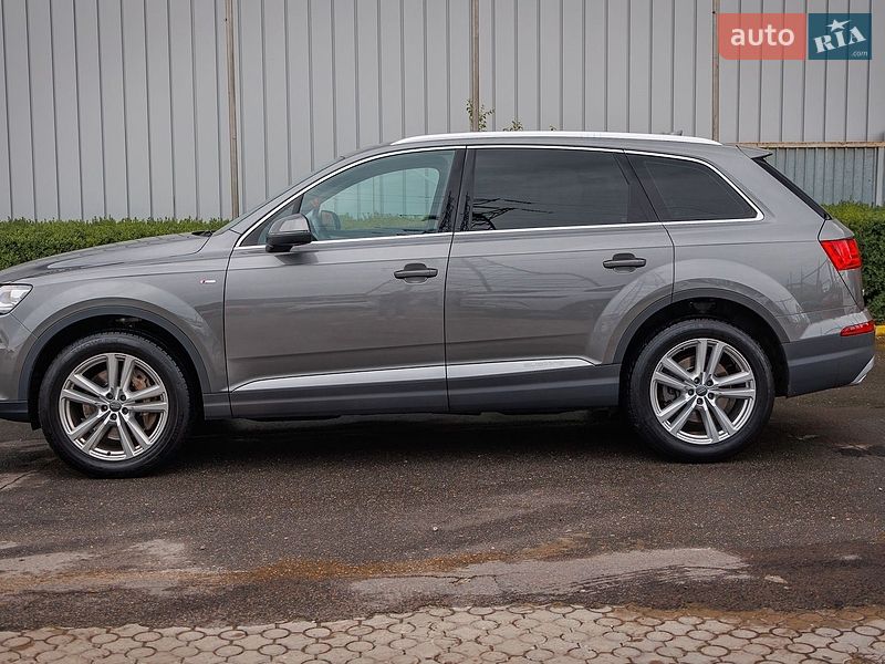 Позашляховик / Кросовер Audi Q7 2016 в Чернівцях