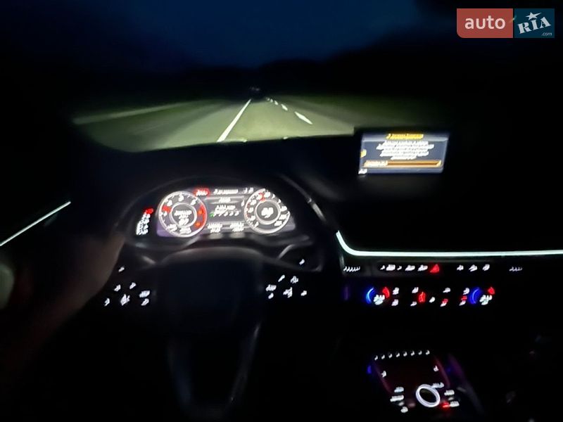 Позашляховик / Кросовер Audi Q7 2016 в Чернівцях