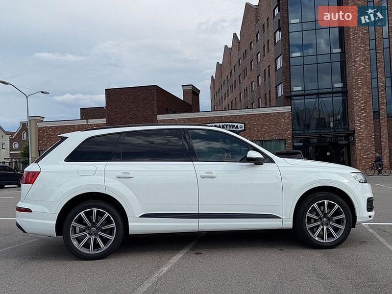 Внедорожник / Кроссовер Audi Q7 2016 в Киеве