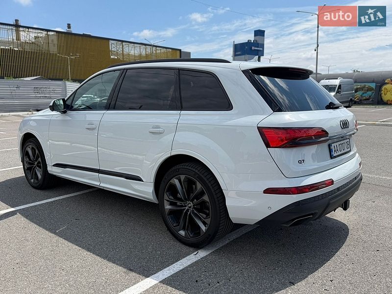 Позашляховик / Кросовер Audi Q7 2024 в Києві