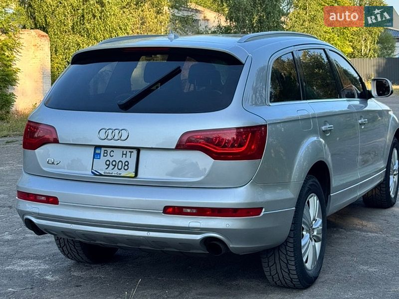 Позашляховик / Кросовер Audi Q7 2011 в Сарнах