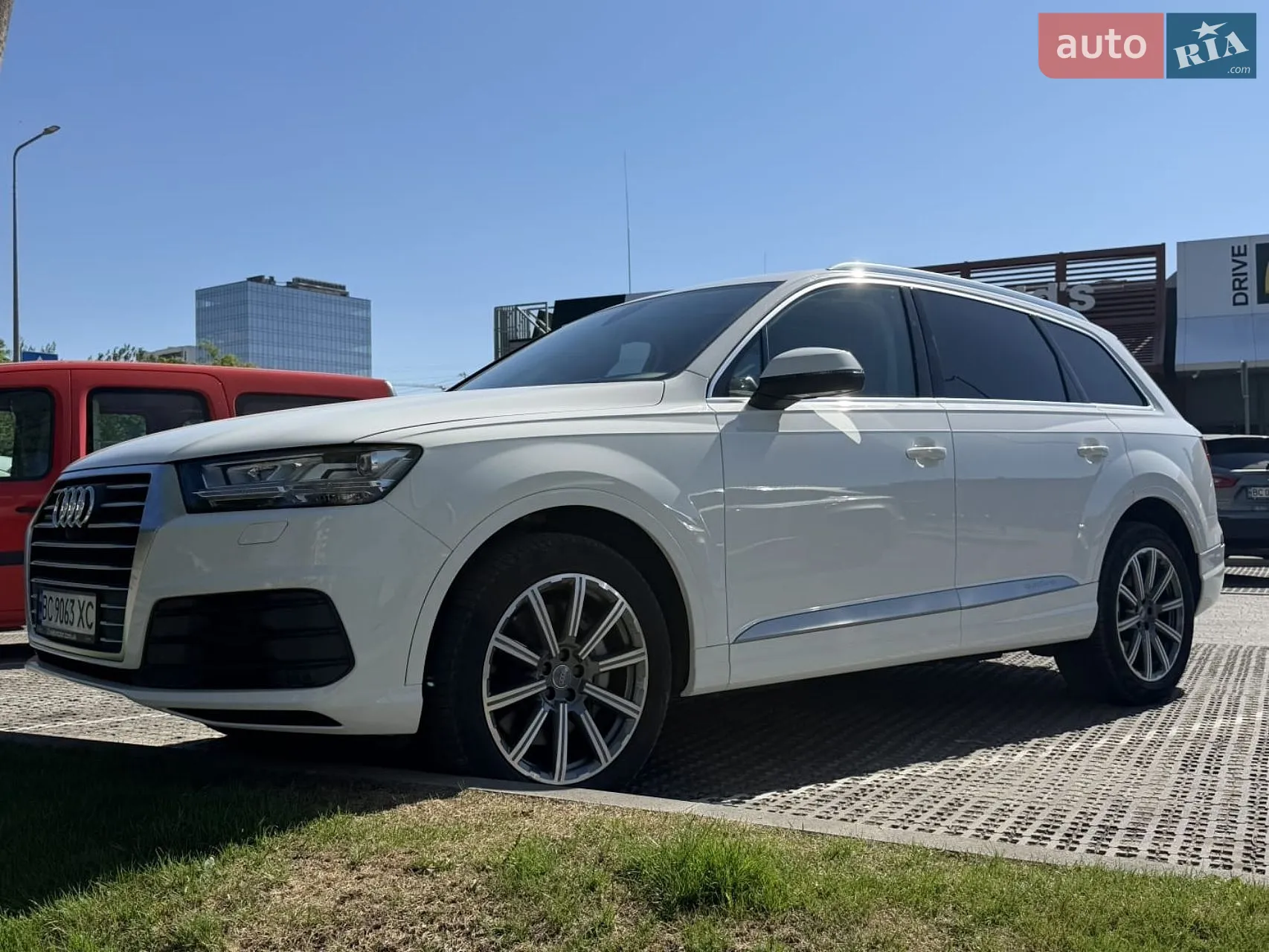Audi Q7 2018 VIN WA1VAAF72JD038878 фото оголошення 16 з 53