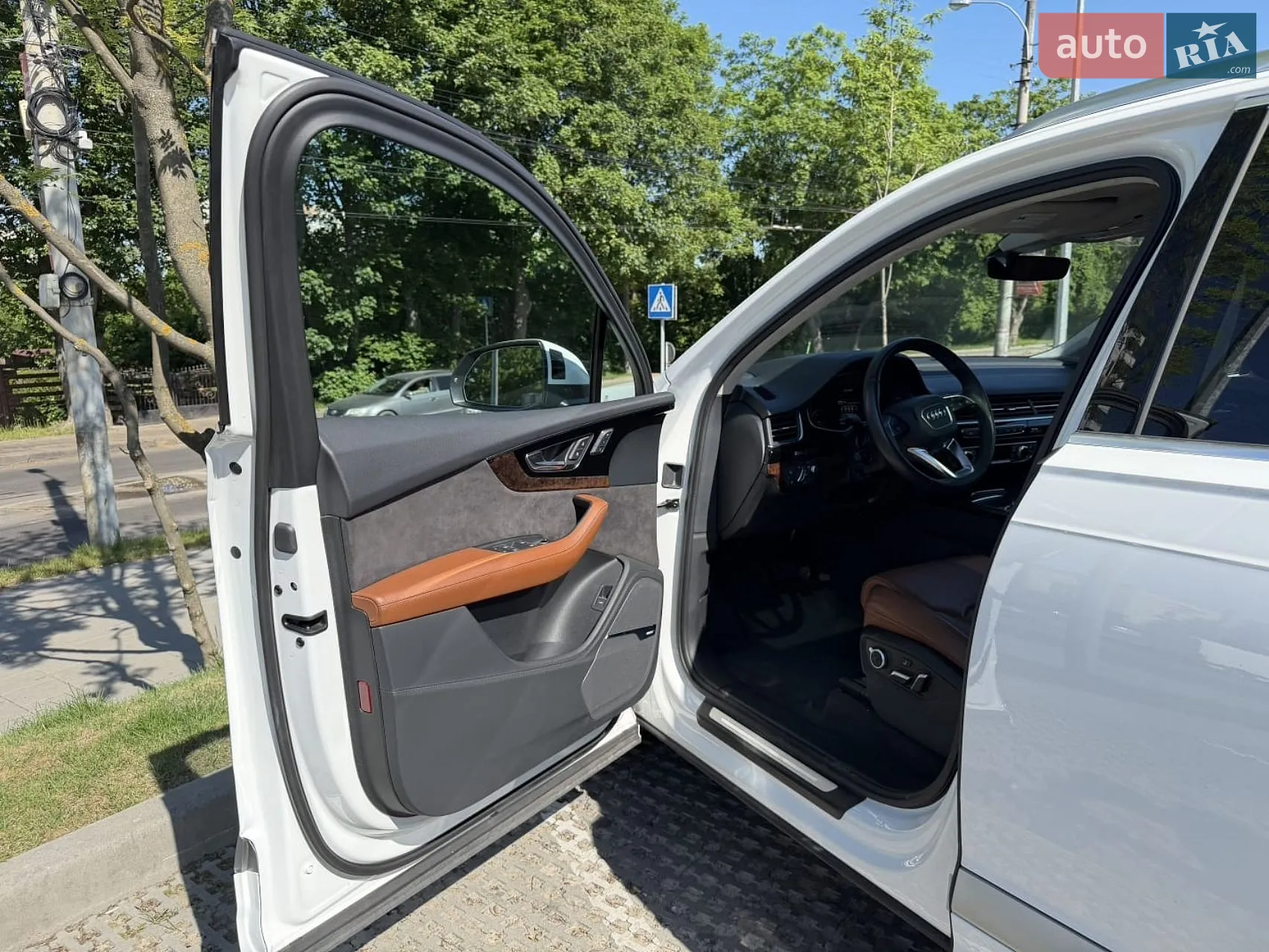Audi Q7 2018 VIN WA1VAAF72JD038878 фото оголошення 22 з 53