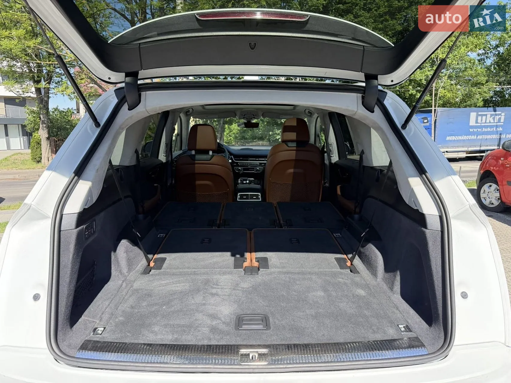 Audi Q7 2018 VIN WA1VAAF72JD038878 фото оголошення 27 з 53