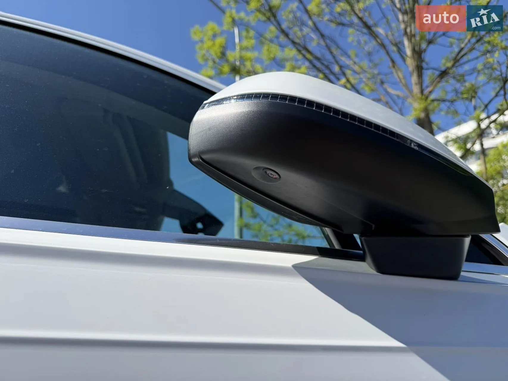 Audi Q7 2018 VIN WA1VAAF72JD038878 фото оголошення 36 з 53