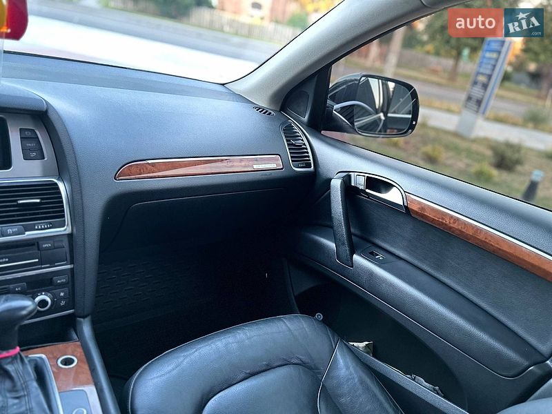 Позашляховик / Кросовер Audi Q7 2015 в Житомирі
