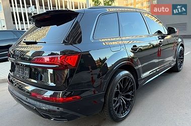 Внедорожник / Кроссовер Audi Q7 2021 в Киеве