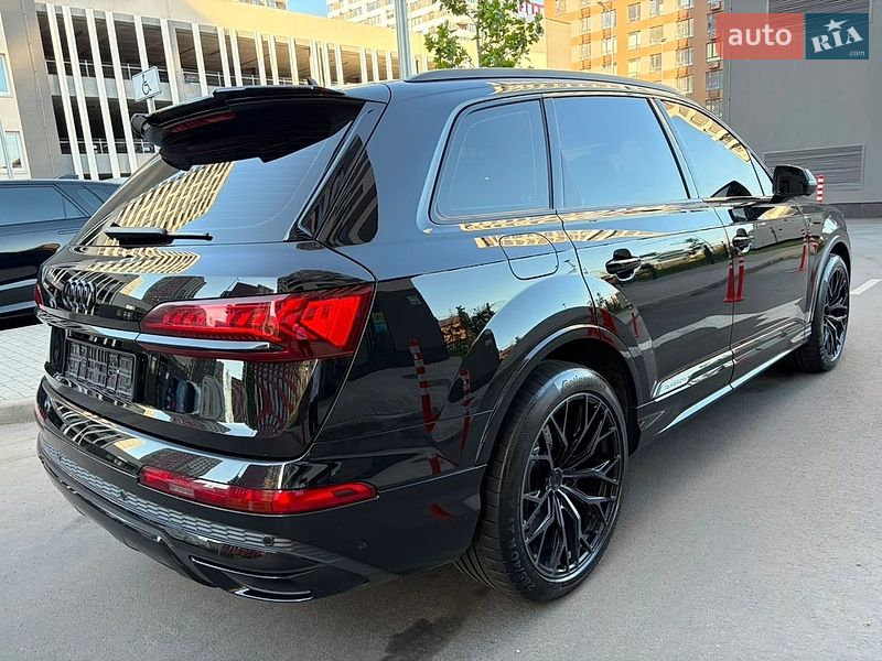 Внедорожник / Кроссовер Audi Q7 2021 в Киеве