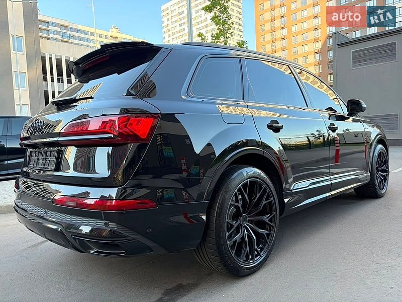 Внедорожник / Кроссовер Audi Q7 2021 в Киеве