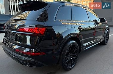 Внедорожник / Кроссовер Audi Q7 2021 в Киеве