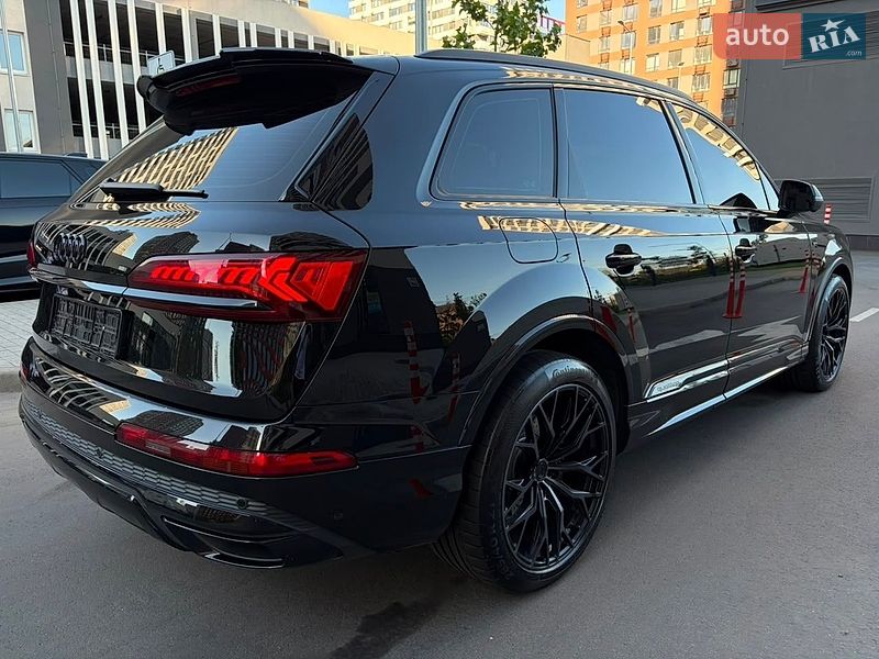 Внедорожник / Кроссовер Audi Q7 2021 в Киеве