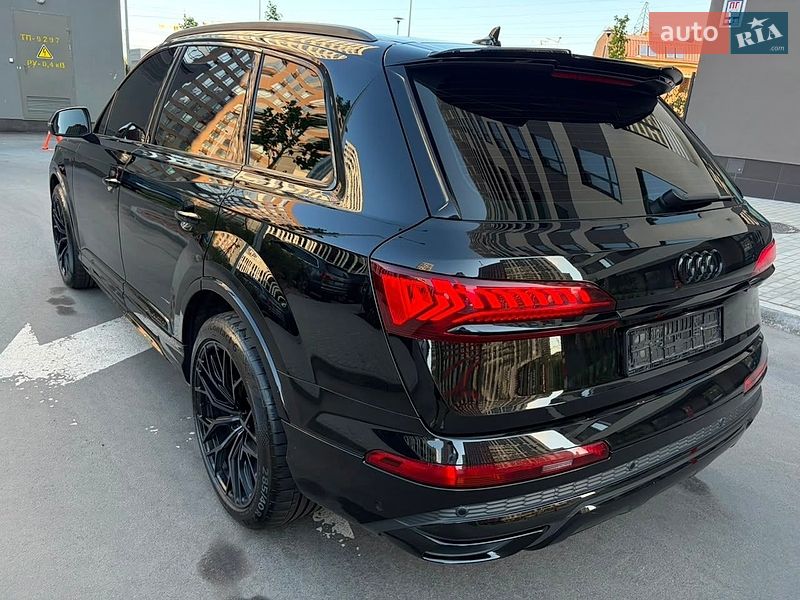 Внедорожник / Кроссовер Audi Q7 2021 в Киеве