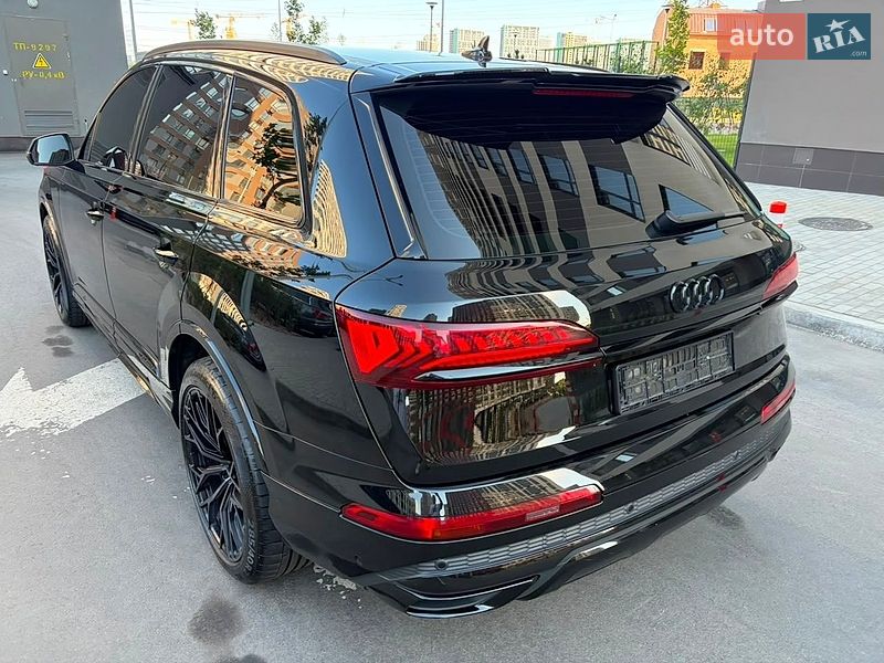 Внедорожник / Кроссовер Audi Q7 2021 в Киеве