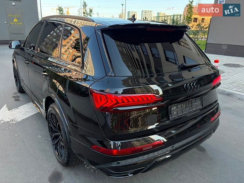 Внедорожник / Кроссовер Audi Q7 2021 в Киеве