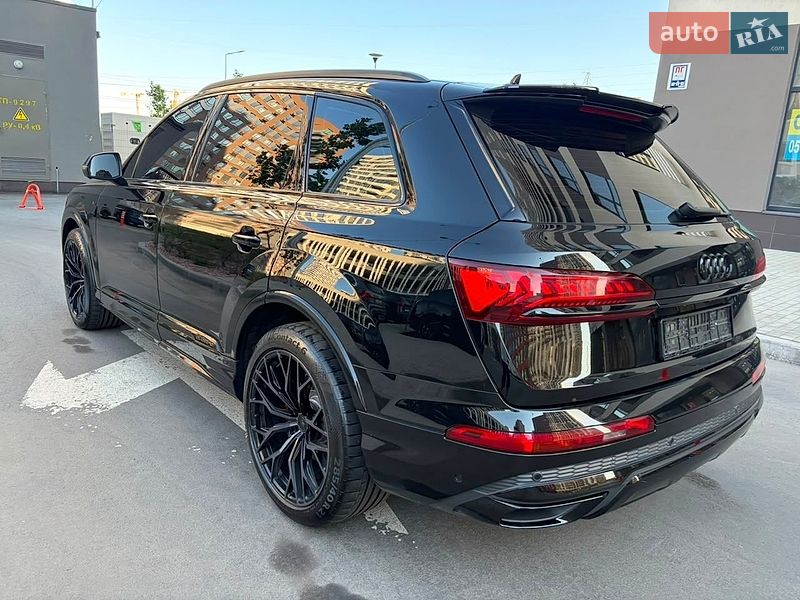 Внедорожник / Кроссовер Audi Q7 2021 в Киеве