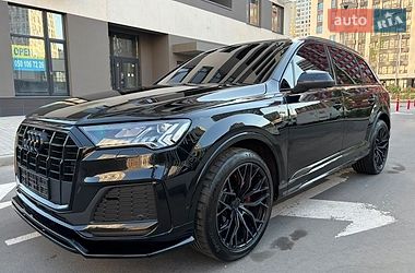 Внедорожник / Кроссовер Audi Q7 2021 в Киеве