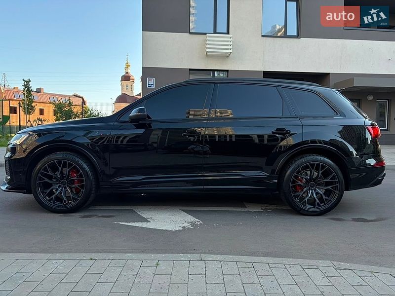 Внедорожник / Кроссовер Audi Q7 2021 в Киеве