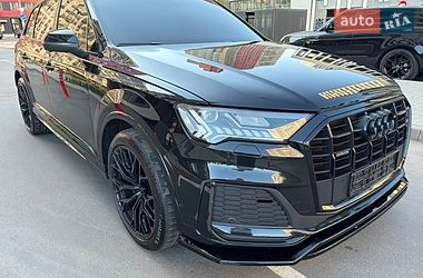 Внедорожник / Кроссовер Audi Q7 2021 в Киеве
