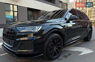 Внедорожник / Кроссовер Audi Q7 2021 в Киеве