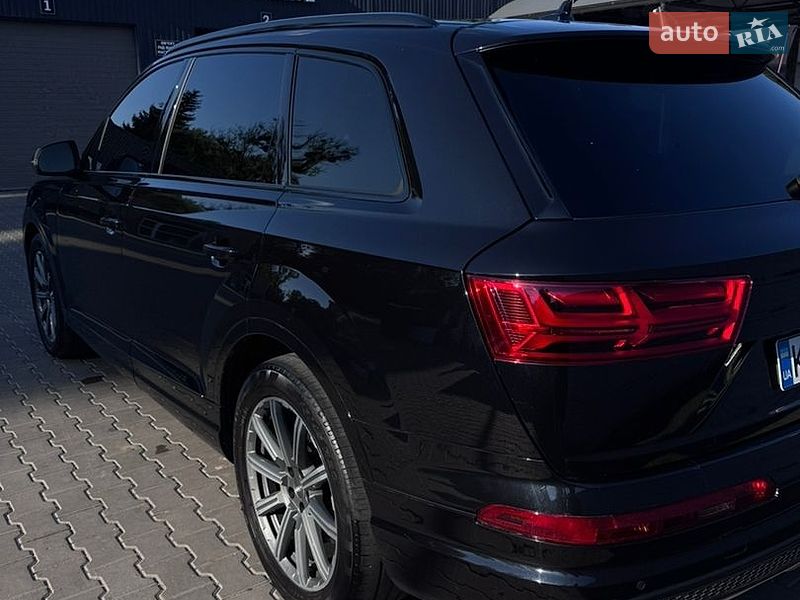 Внедорожник / Кроссовер Audi Q7 2017 в Мостиске