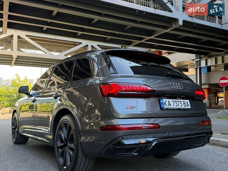 Позашляховик / Кросовер Audi Q7 2020 в Києві