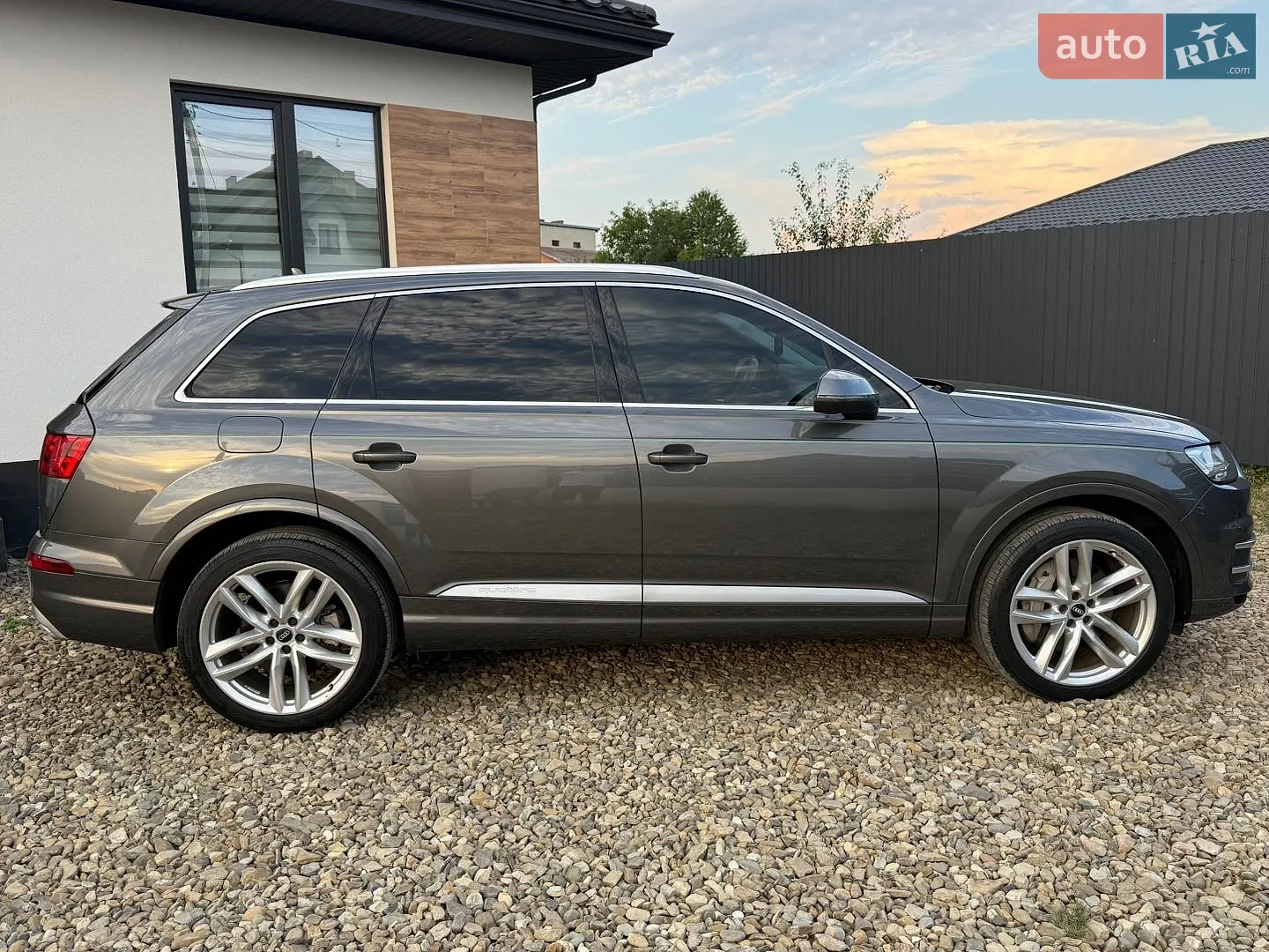 Audi Q7 2018 VIN WA1VAAF77JD032140 фото оголошення 11 з 117
