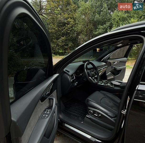 Позашляховик / Кросовер Audi Q7 2017 в Києві