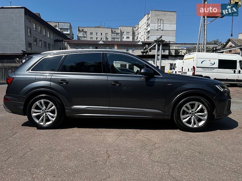 Позашляховик / Кросовер Audi Q7 2020 в Житомирі