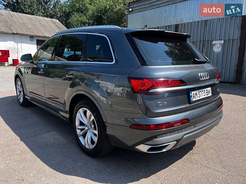 Позашляховик / Кросовер Audi Q7 2020 в Житомирі