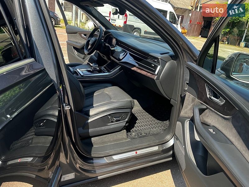 Позашляховик / Кросовер Audi Q7 2020 в Житомирі