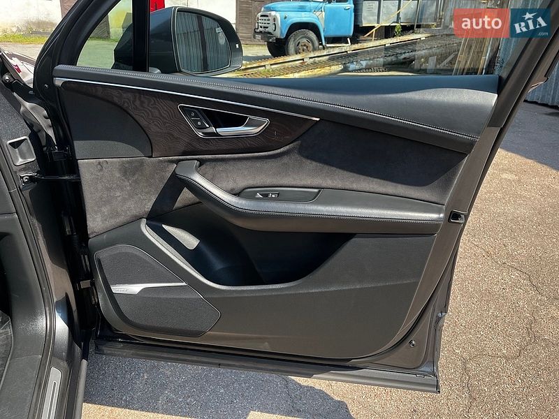 Позашляховик / Кросовер Audi Q7 2020 в Житомирі