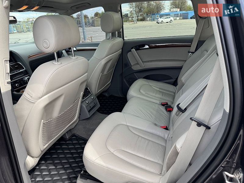 Позашляховик / Кросовер Audi Q7 2015 в Дніпрі