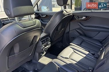 Позашляховик / Кросовер Audi Q7 2017 в Мукачевому
