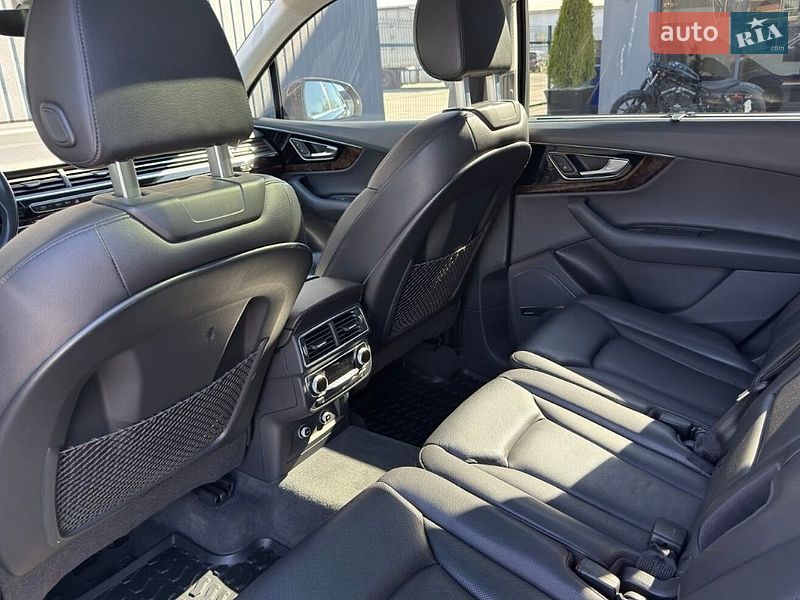 Позашляховик / Кросовер Audi Q7 2017 в Мукачевому