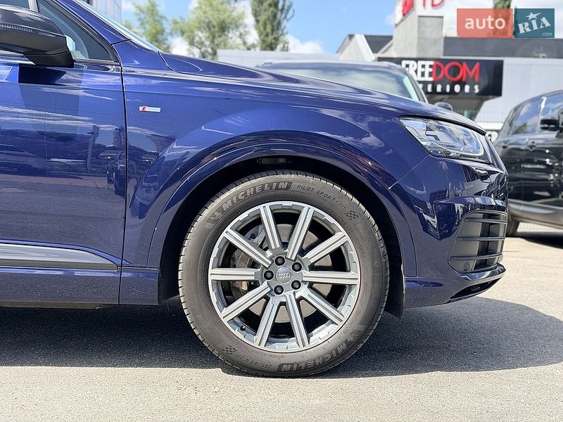 Позашляховик / Кросовер Audi Q7 2018 в Києві фото 16 Позашляховик / Кросовер Audi Q7 2018 в Києві