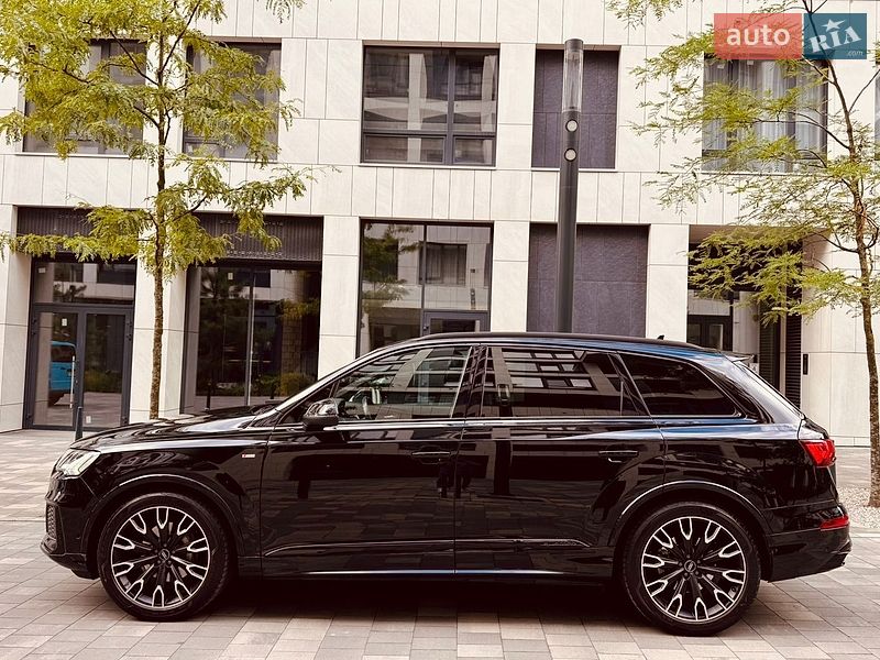 Позашляховик / Кросовер Audi Q7 2021 в Києві