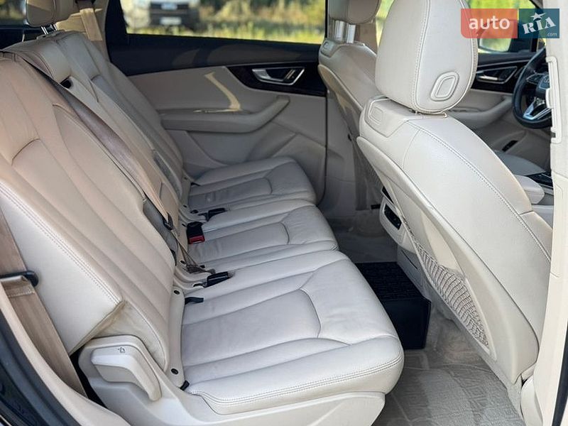 Внедорожник / Кроссовер Audi Q7 2016 в Киеве
