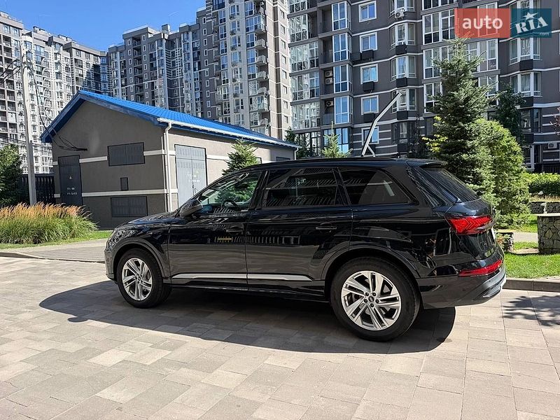 Позашляховик / Кросовер Audi Q7 2022 в Бучі