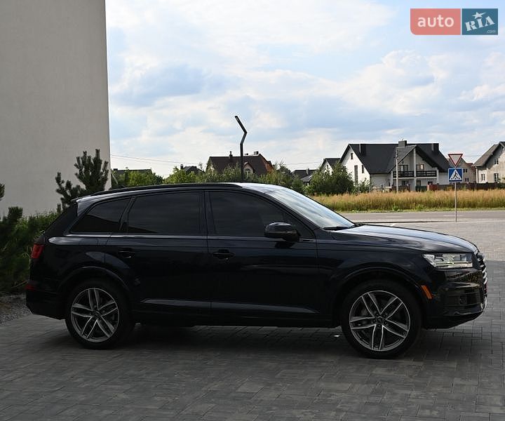 Позашляховик / Кросовер Audi Q7 2017 в Луцьку