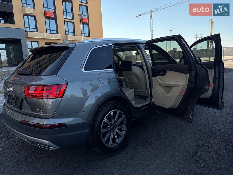 Внедорожник / Кроссовер Audi Q7 2016 в Киеве