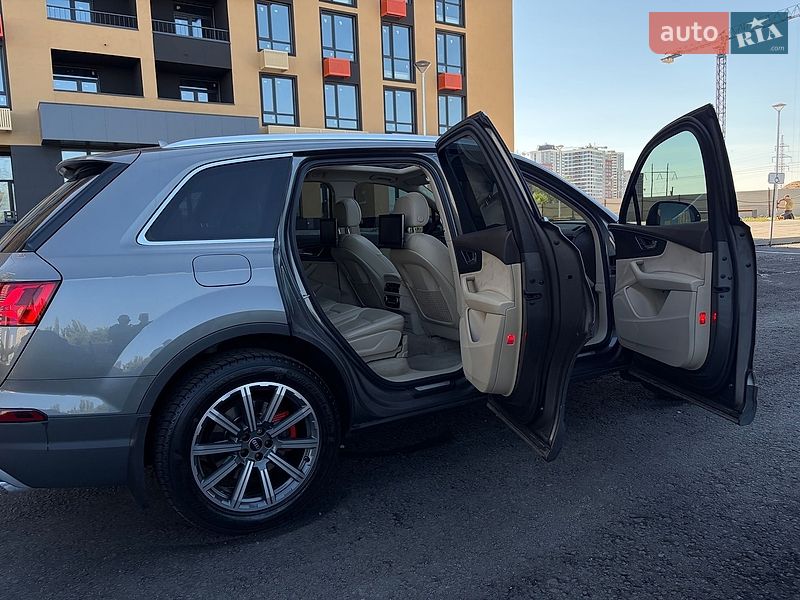Внедорожник / Кроссовер Audi Q7 2016 в Киеве