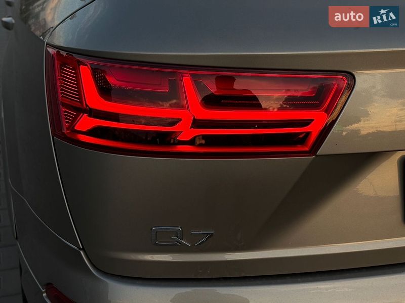 Позашляховик / Кросовер Audi Q7 2017 в Луцьку