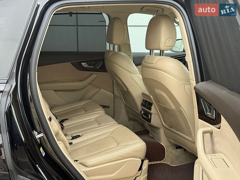 Позашляховик / Кросовер Audi Q7 2016 в Львові